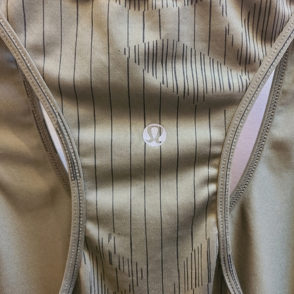 Lululemon Green Racerback Tank in Olive Green Leaf Print  - Size 4 - Picture 6 of 7